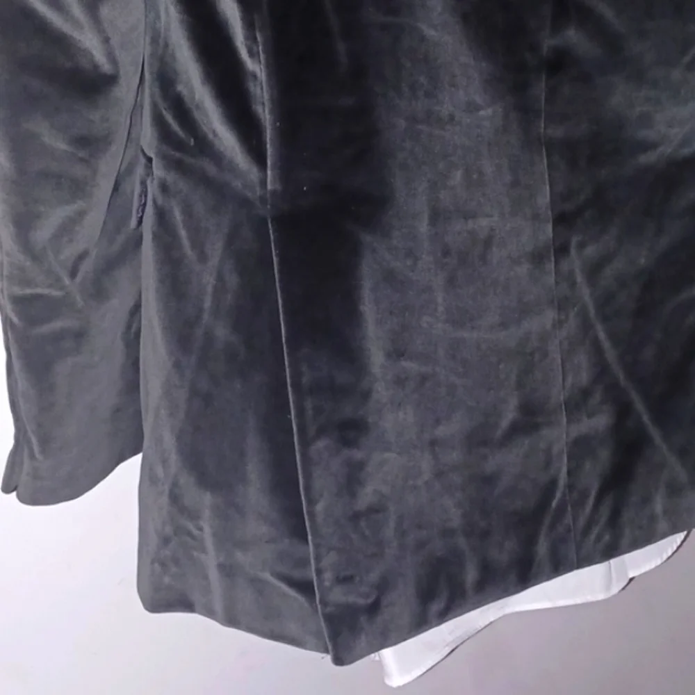 NEIMAN MARCUS Dark Olive Green Velvet Blazer, 42L - Picture 10 of 13